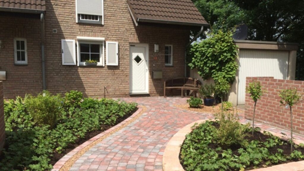 Instagram post from diamondgartenbau. This post is in position 4.